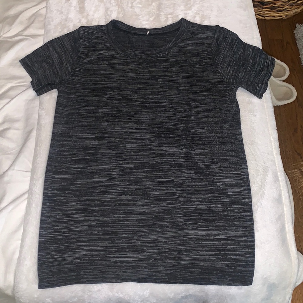lulu lemon swiftly tech shirt size 6
